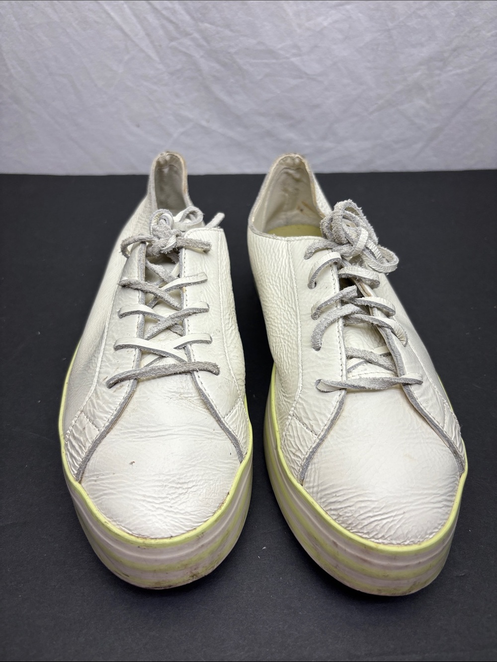 Via mia sneakers women’s SZ 38, box 71